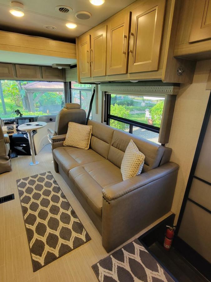 River Safaris, Stationary Class A Motorcoach, Old Homosassa Exterior foto